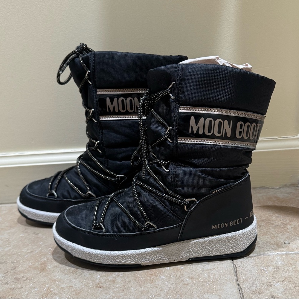 Moon Boot Black kids Snow Boots size 3.5